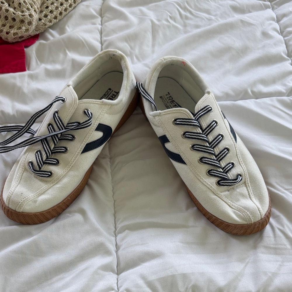 Tretorn Cream Sneakers with Navy Details